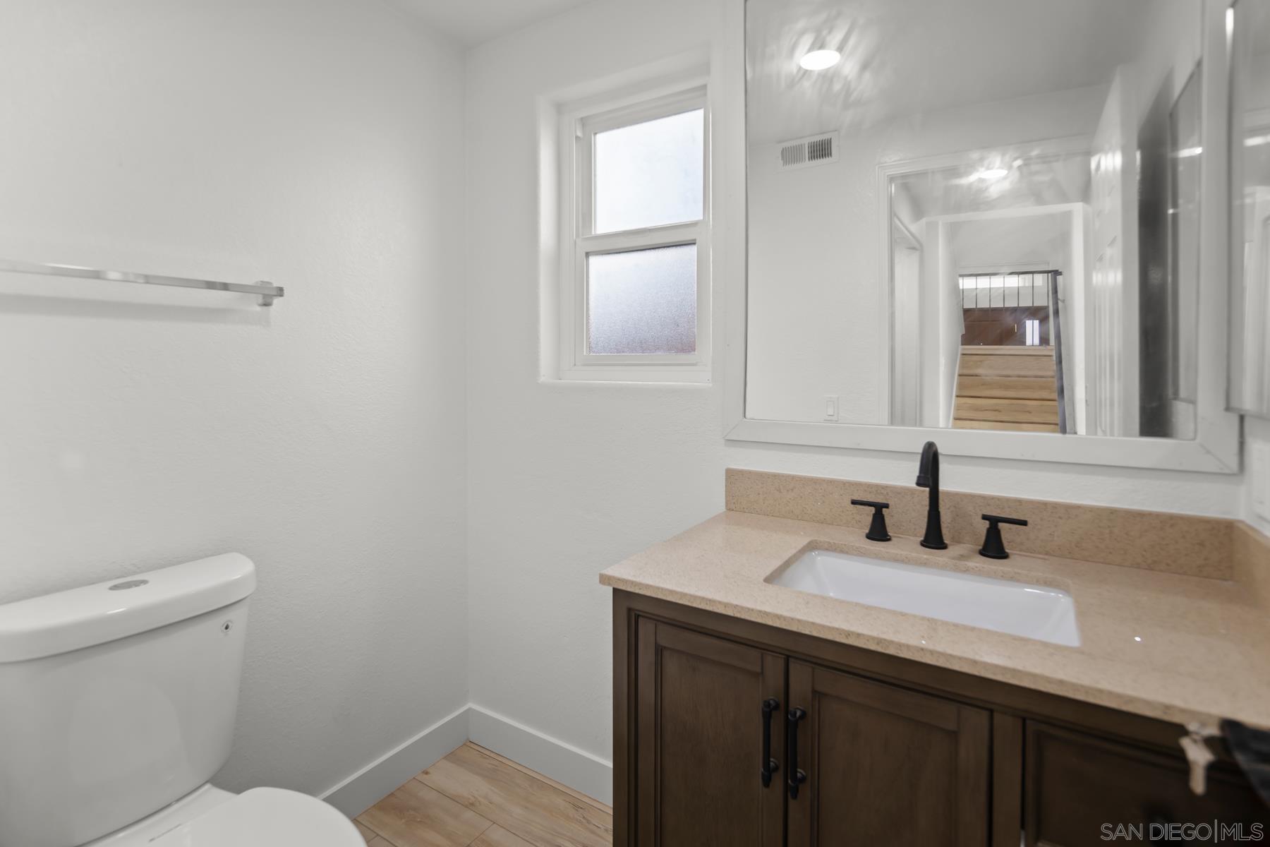 Detail Gallery Image 6 of 49 For 10167  Bluestone Court, Spring Valley,  CA 91977 - 3 Beds | 3 Baths