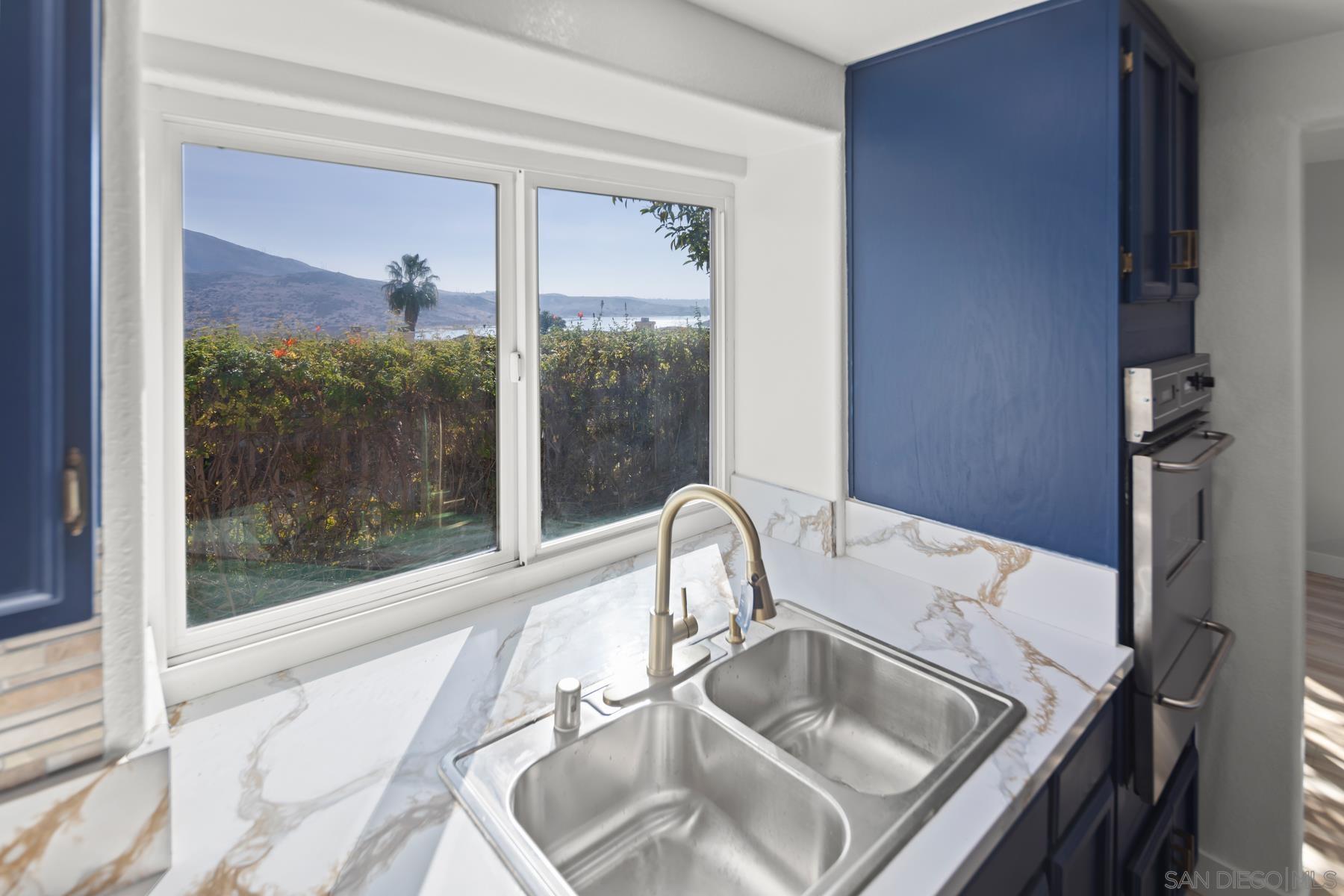 Detail Gallery Image 10 of 49 For 10167  Bluestone Court, Spring Valley,  CA 91977 - 3 Beds | 3 Baths