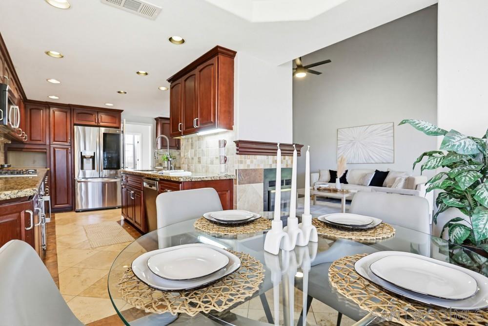 Detail Gallery Image 10 of 35 For 11753  Avenida Sivrita, San Diego,  CA 92128 - 5 Beds | 2/1 Baths