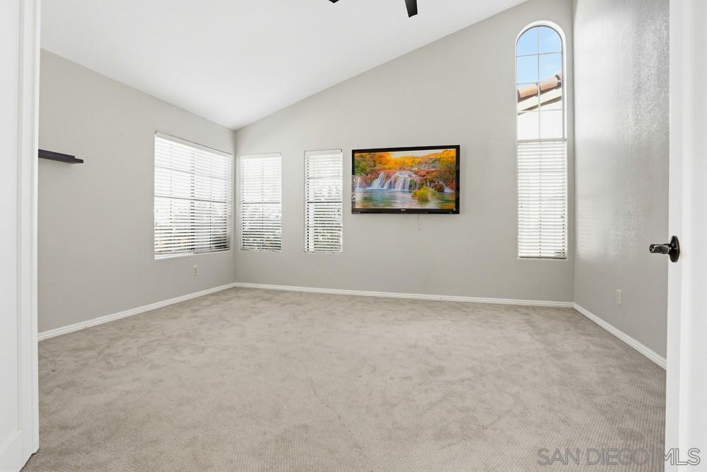 Detail Gallery Image 13 of 35 For 11753  Avenida Sivrita, San Diego,  CA 92128 - 5 Beds | 2/1 Baths