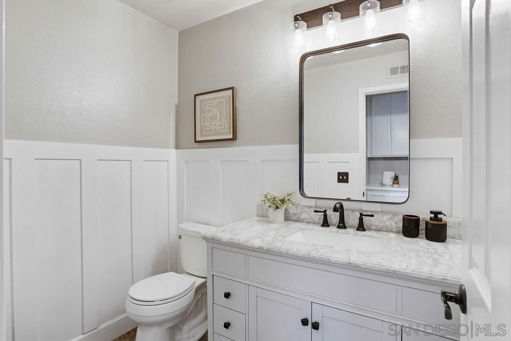 Detail Gallery Image 17 of 35 For 11753  Avenida Sivrita, San Diego,  CA 92128 - 5 Beds | 2/1 Baths