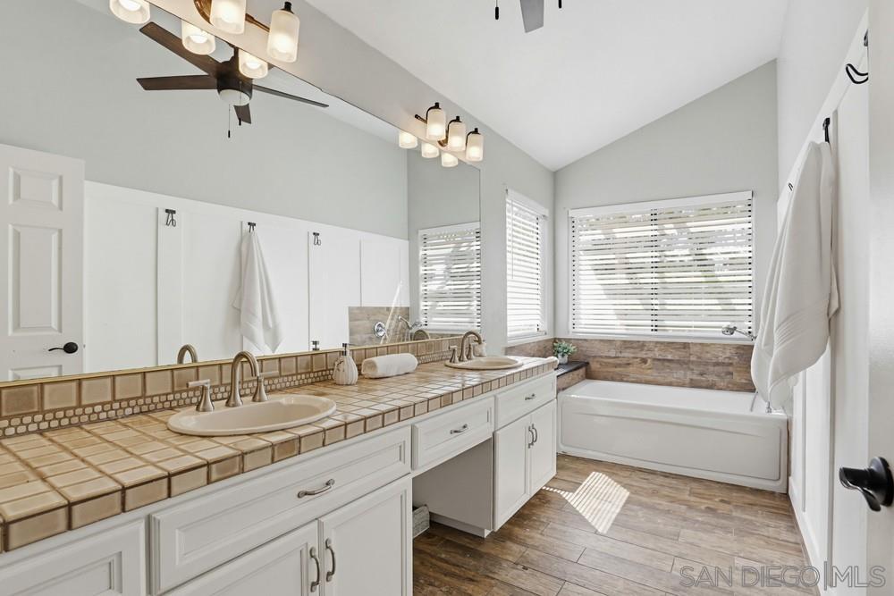 Detail Gallery Image 20 of 35 For 11753  Avenida Sivrita, San Diego,  CA 92128 - 5 Beds | 2/1 Baths