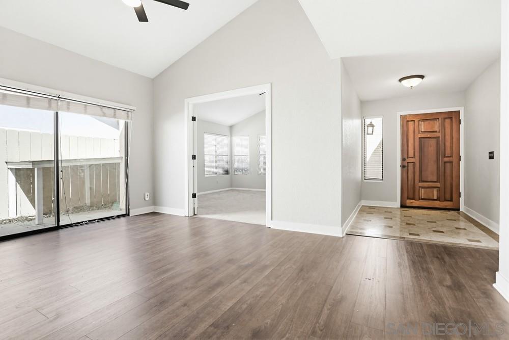 Detail Gallery Image 4 of 35 For 11753  Avenida Sivrita, San Diego,  CA 92128 - 5 Beds | 2/1 Baths