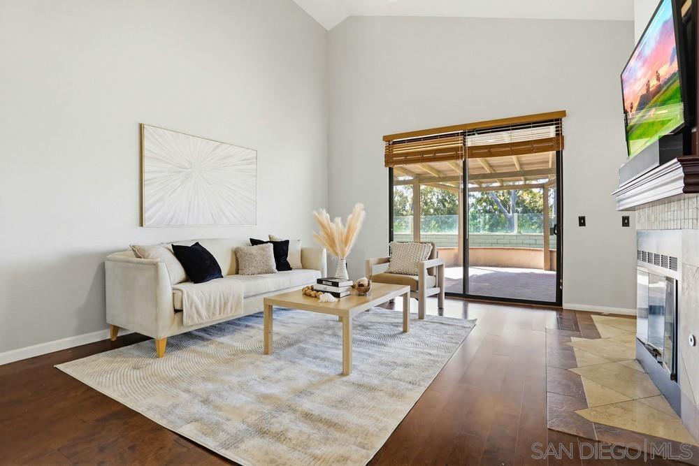 Detail Gallery Image 5 of 35 For 11753  Avenida Sivrita, San Diego,  CA 92128 - 5 Beds | 2/1 Baths