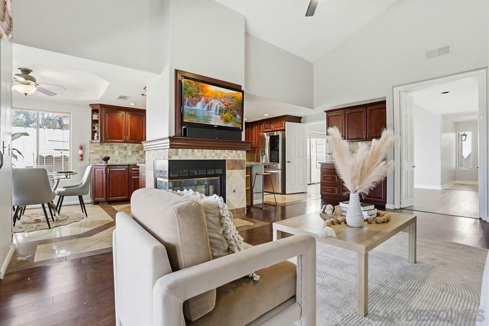 Detail Gallery Image 6 of 35 For 11753  Avenida Sivrita, San Diego,  CA 92128 - 5 Beds | 2/1 Baths