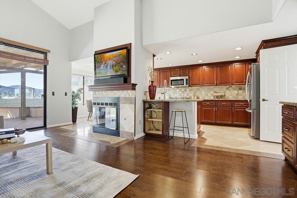 Detail Gallery Image 7 of 35 For 11753  Avenida Sivrita, San Diego,  CA 92128 - 5 Beds | 2/1 Baths