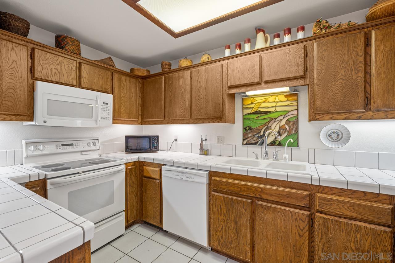 Detail Gallery Image 13 of 29 For 909  Sutter St  #202,  San Diego,  CA 92103 - 2 Beds | 2 Baths