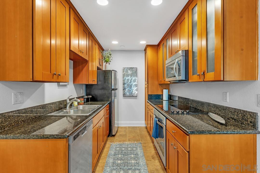 Detail Gallery Image 3 of 34 For 3116  via Alicante  #G,  La Jolla,  CA 92037 - 1 Beds | 1 Baths