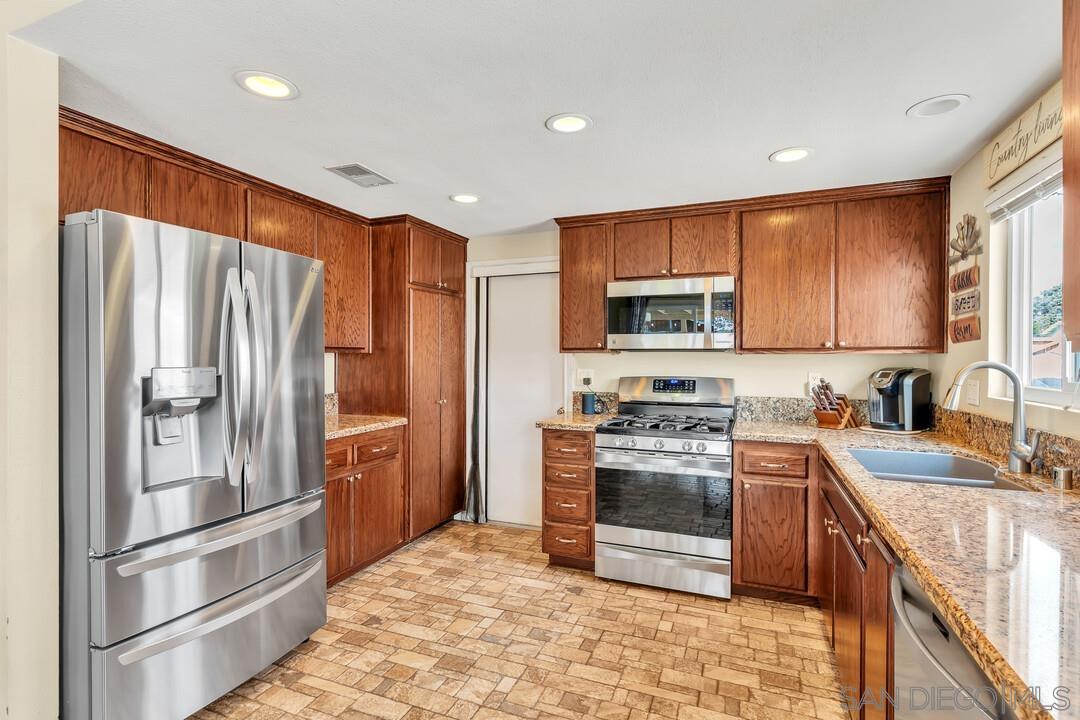 Detail Gallery Image 11 of 40 For 9219  via De Amor, Santee,  CA 92071 - 3 Beds | 2 Baths