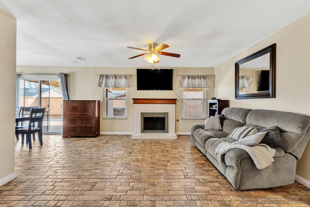 Detail Gallery Image 4 of 40 For 9219  via De Amor, Santee,  CA 92071 - 3 Beds | 2 Baths