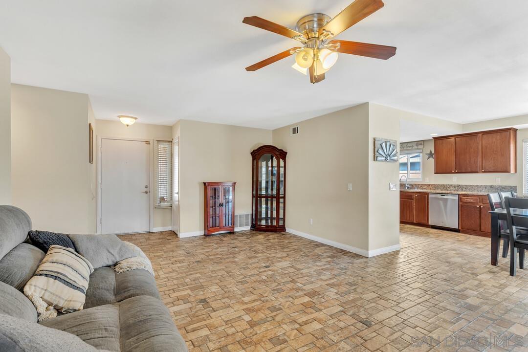 Detail Gallery Image 6 of 40 For 9219  via De Amor, Santee,  CA 92071 - 3 Beds | 2 Baths