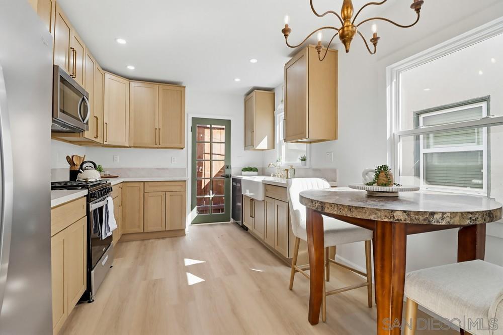 Detail Gallery Image 10 of 37 For 4722  Oregon Street, San Diego,  CA 92116 - 2 Beds | 1 Baths