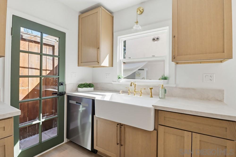 Detail Gallery Image 15 of 37 For 4722  Oregon Street, San Diego,  CA 92116 - 2 Beds | 1 Baths