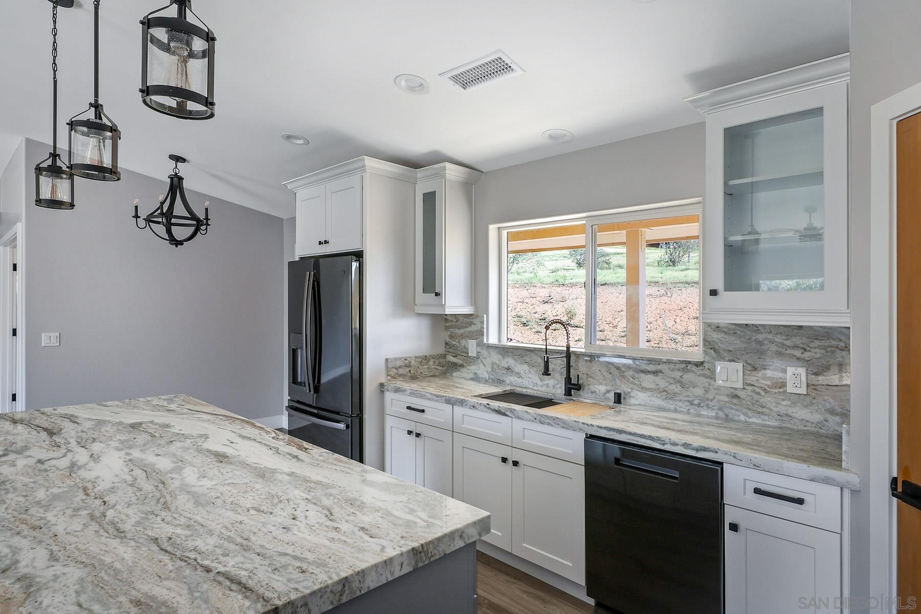 Detail Gallery Image 4 of 25 For 15670  Fruitvale Rd, Valley Center,  CA 92082 - 4 Beds | 2/1 Baths