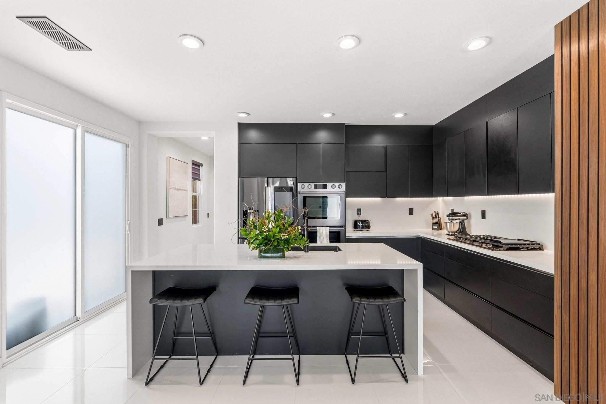 Detail Gallery Image 11 of 41 For 3410  Filoli Cir, Carlsbad,  CA 92009 - 3 Beds | 3/1 Baths