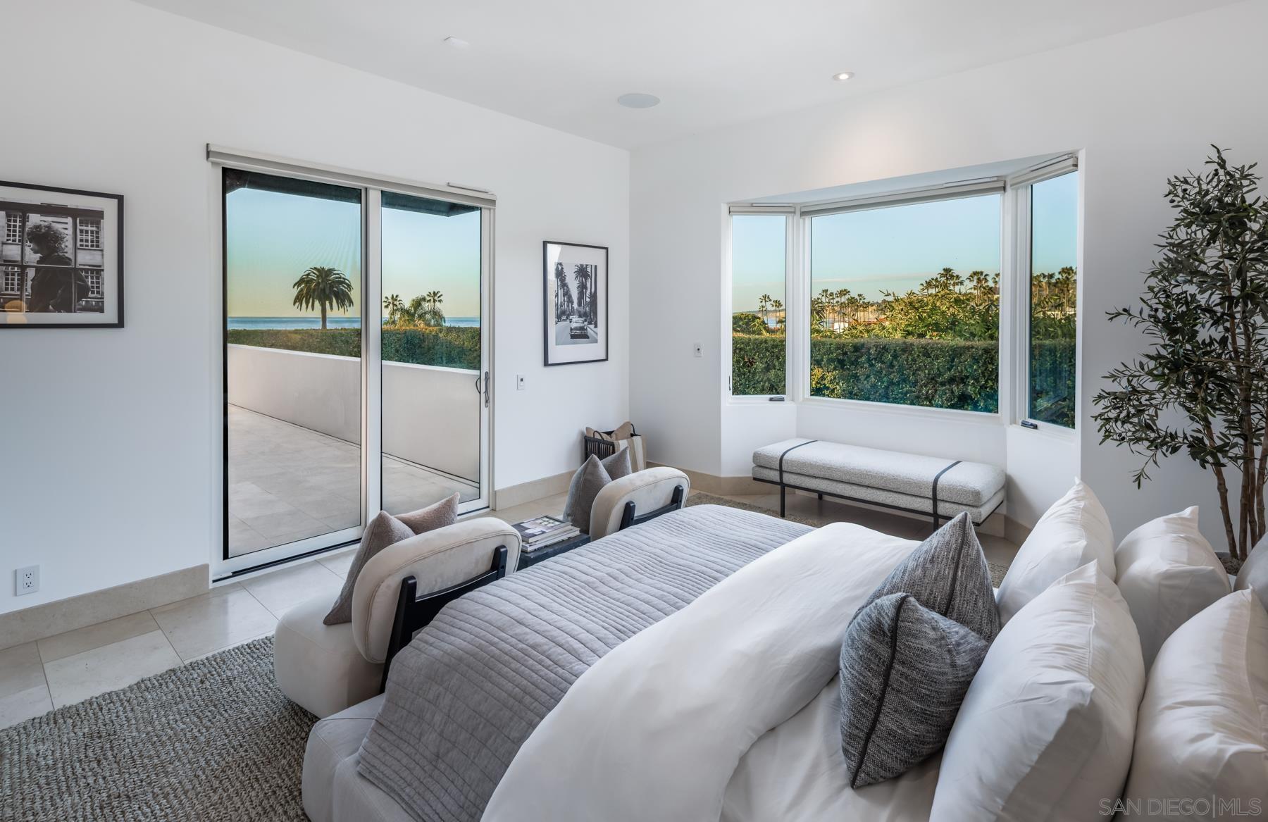 Detail Gallery Image 17 of 39 For 7970  Roseland Dr, La Jolla,  CA 92037 - 6 Beds | 5/1 Baths