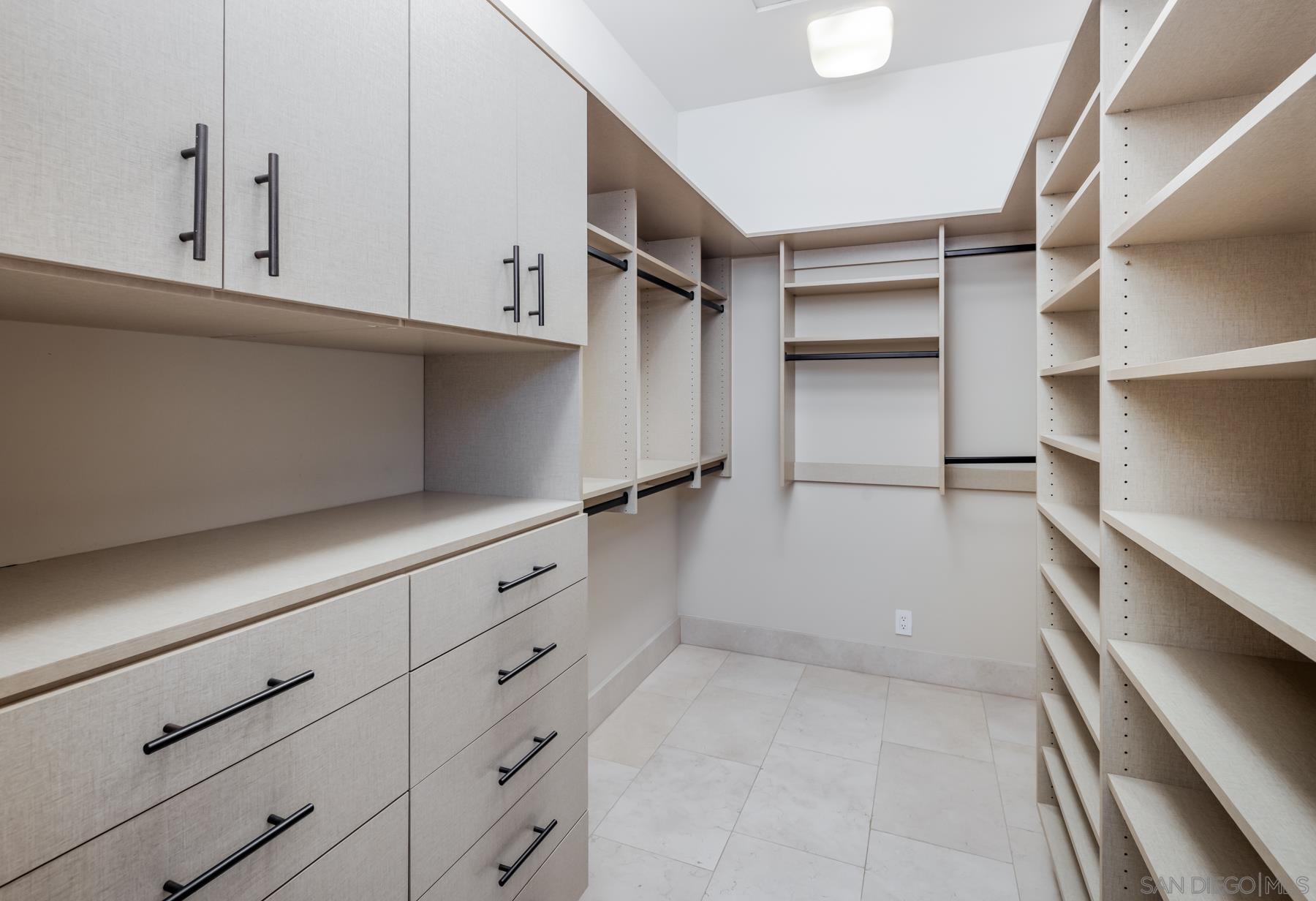 Detail Gallery Image 20 of 39 For 7970  Roseland Dr, La Jolla,  CA 92037 - 6 Beds | 5/1 Baths