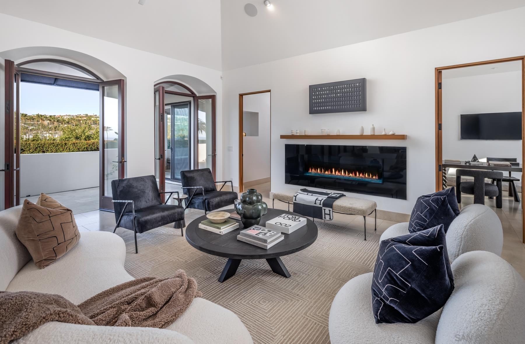 Detail Gallery Image 21 of 39 For 7970  Roseland Dr, La Jolla,  CA 92037 - 6 Beds | 5/1 Baths