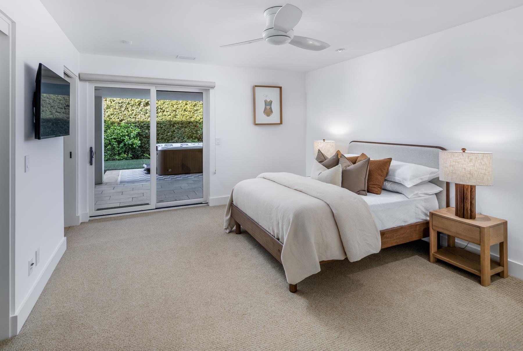 Detail Gallery Image 23 of 39 For 7970  Roseland Dr, La Jolla,  CA 92037 - 6 Beds | 5/1 Baths