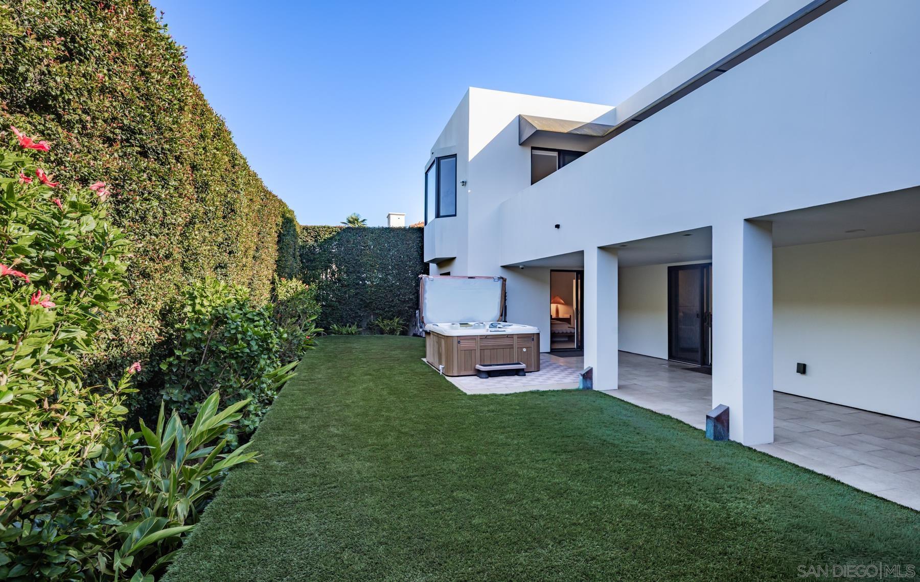 Detail Gallery Image 24 of 39 For 7970  Roseland Dr, La Jolla,  CA 92037 - 6 Beds | 5/1 Baths