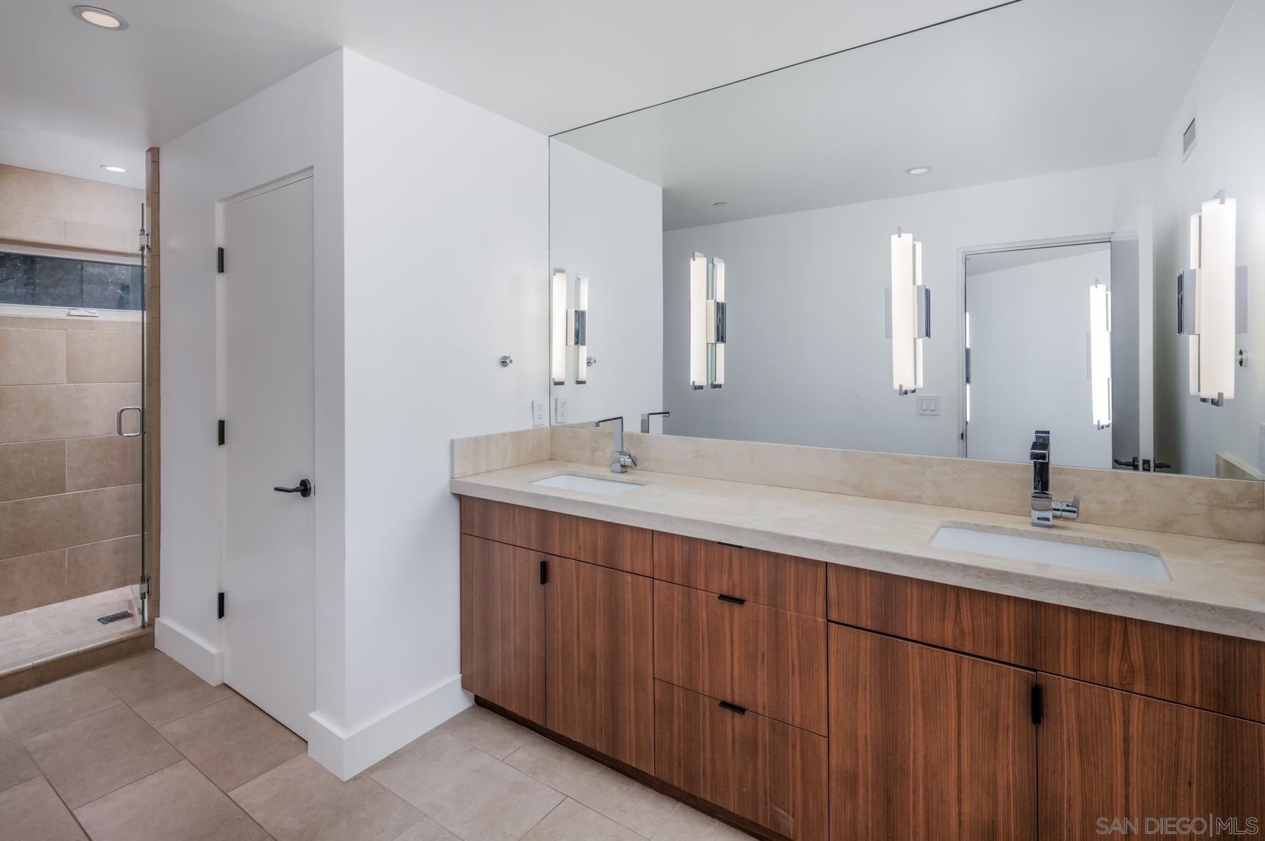 Detail Gallery Image 28 of 39 For 7970  Roseland Dr, La Jolla,  CA 92037 - 6 Beds | 5/1 Baths