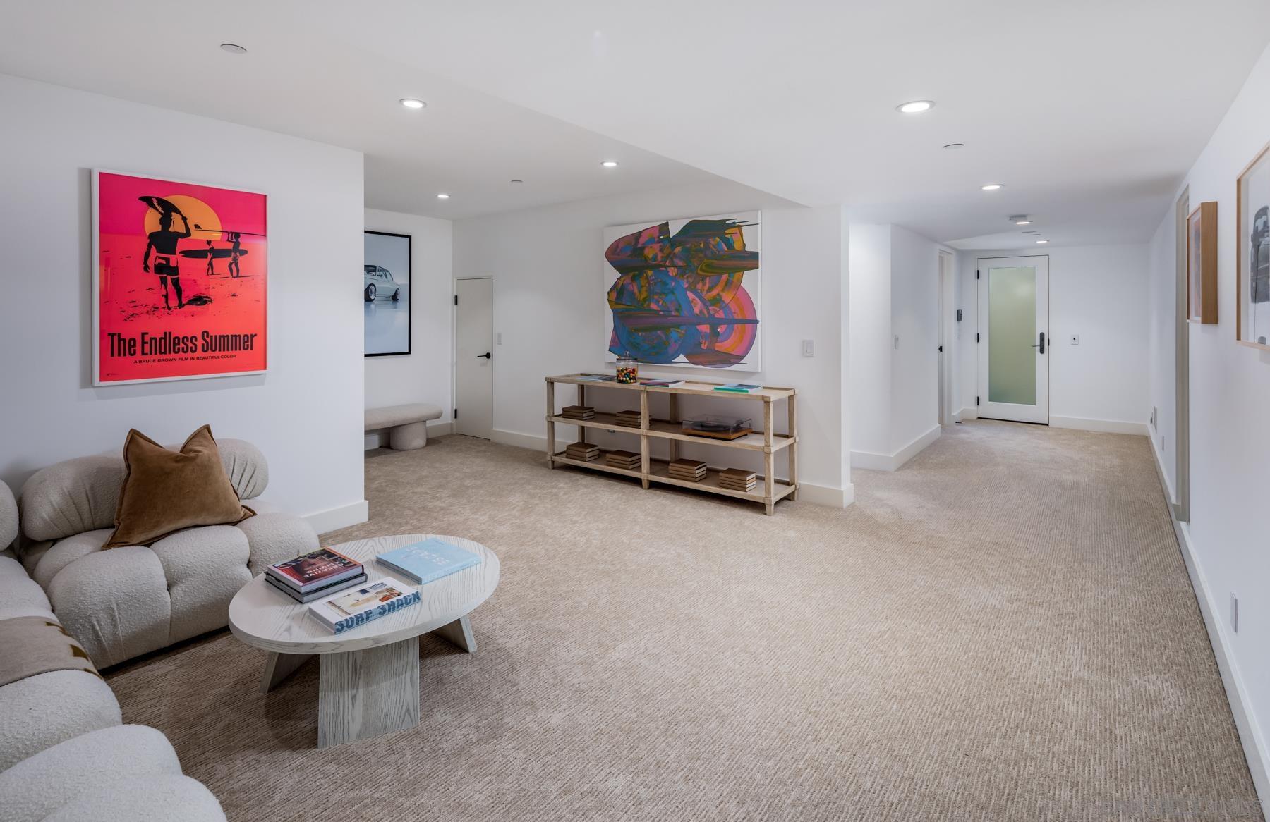 Detail Gallery Image 29 of 39 For 7970  Roseland Dr, La Jolla,  CA 92037 - 6 Beds | 5/1 Baths