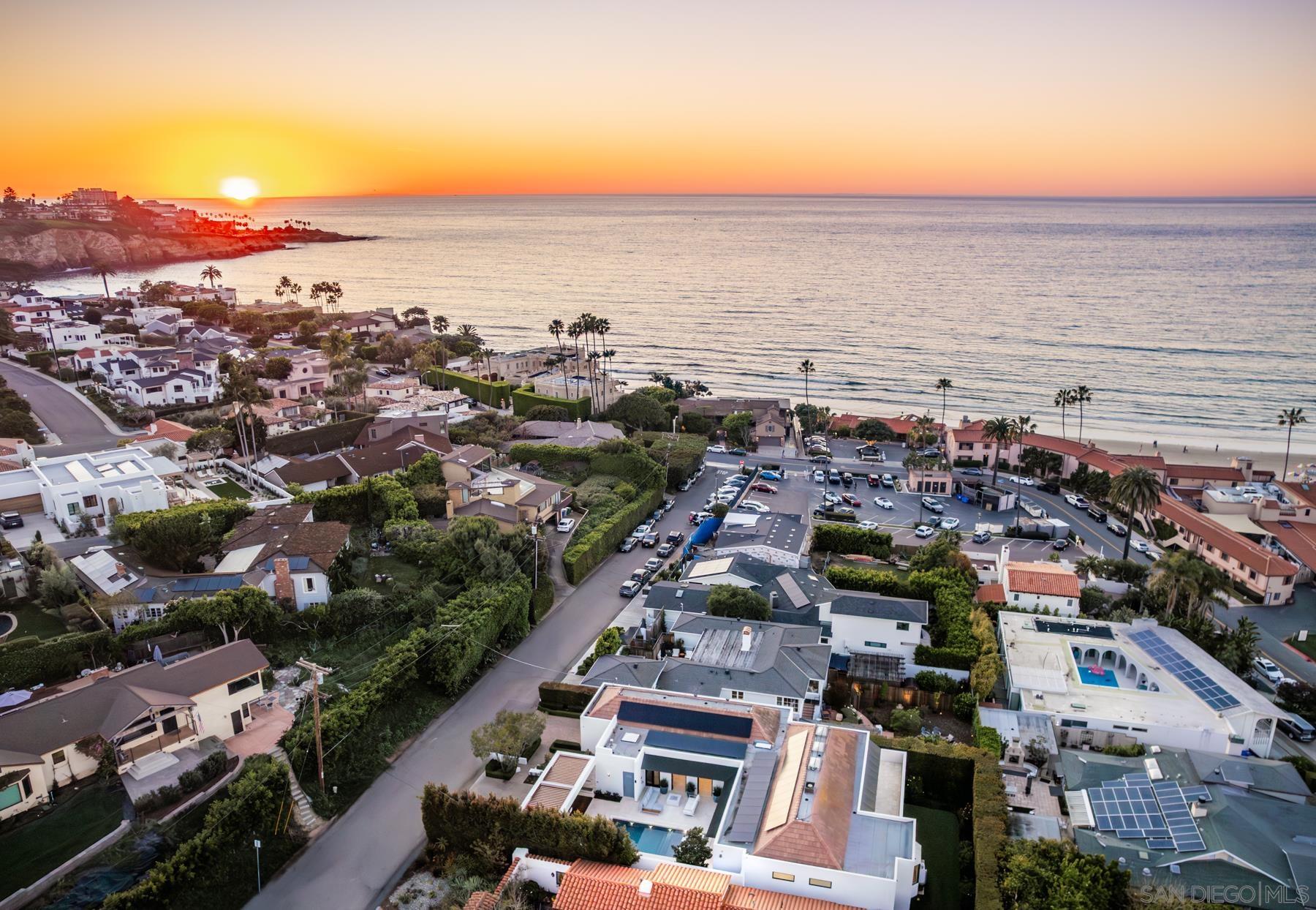 Detail Gallery Image 31 of 39 For 7970  Roseland Dr, La Jolla,  CA 92037 - 6 Beds | 5/1 Baths