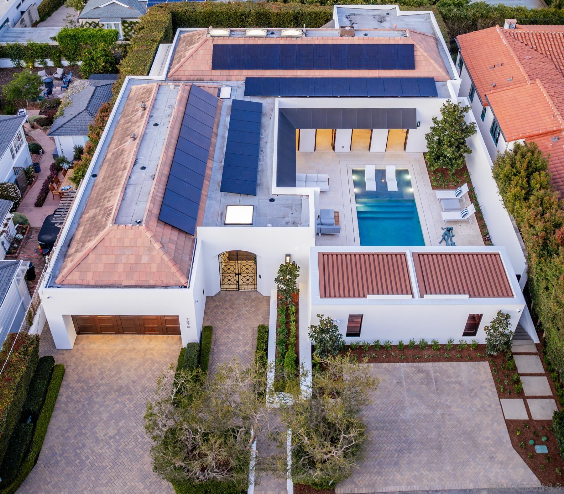 Detail Gallery Image 33 of 39 For 7970  Roseland Dr, La Jolla,  CA 92037 - 6 Beds | 5/1 Baths