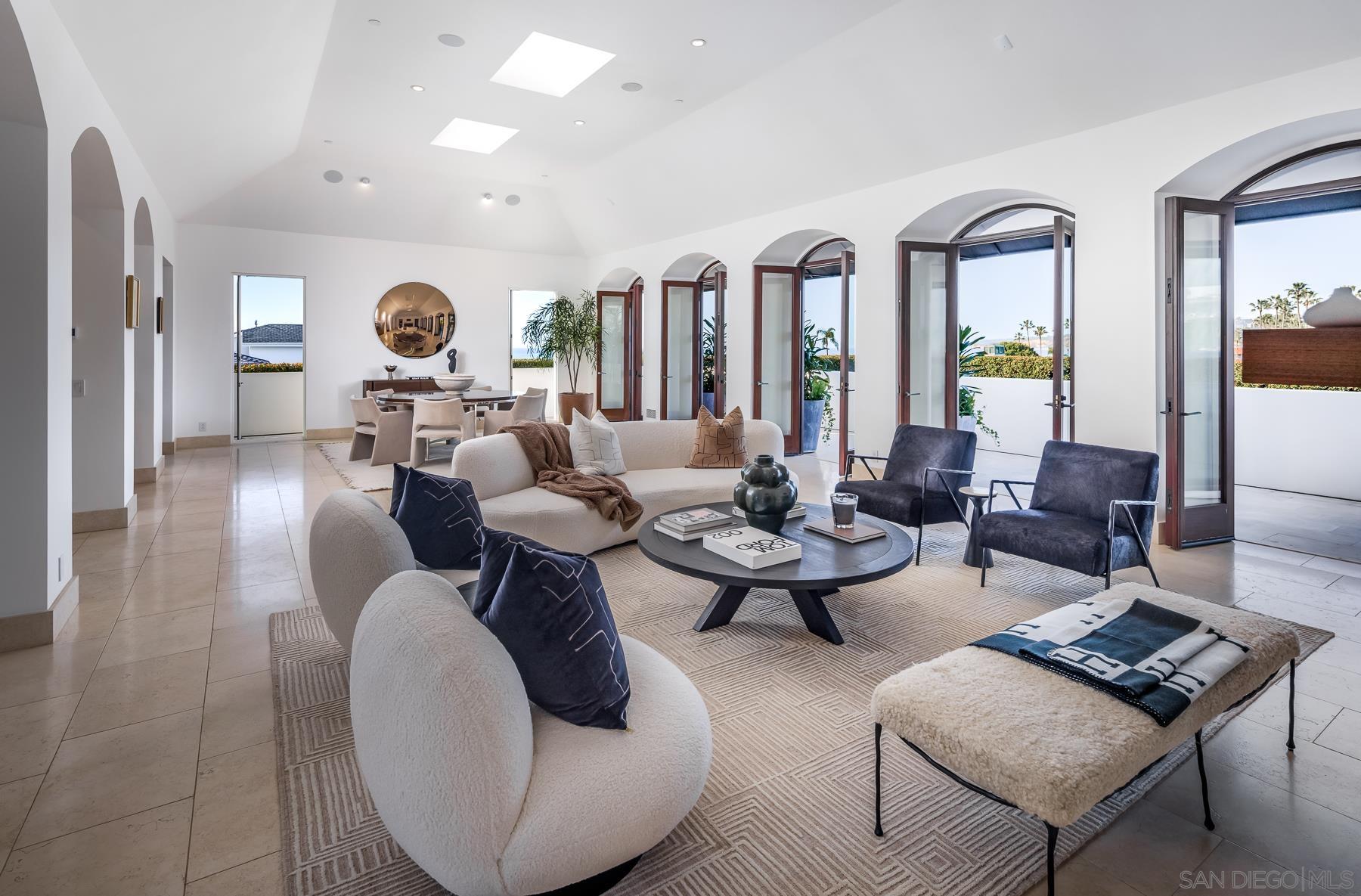 Detail Gallery Image 7 of 39 For 7970  Roseland Dr, La Jolla,  CA 92037 - 6 Beds | 5/1 Baths