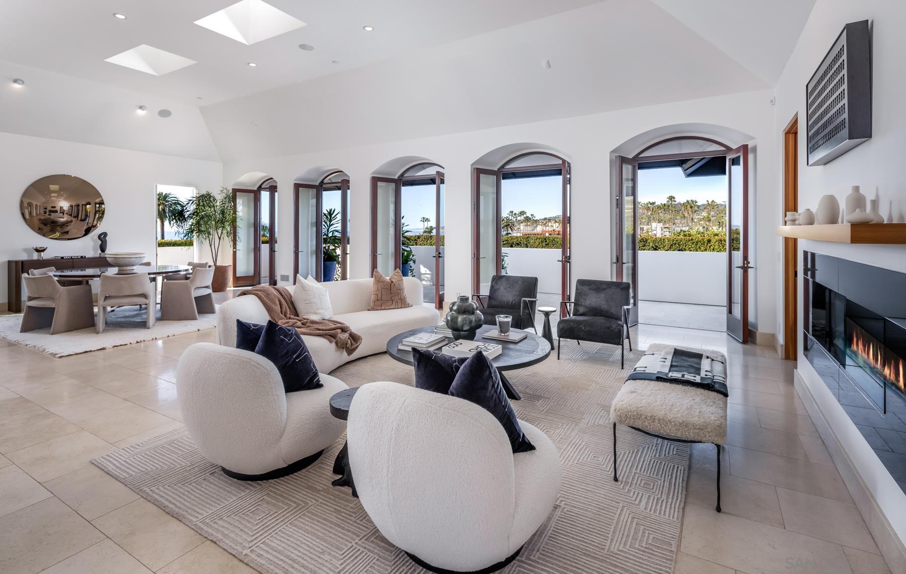 Detail Gallery Image 9 of 39 For 7970  Roseland Dr, La Jolla,  CA 92037 - 6 Beds | 5/1 Baths