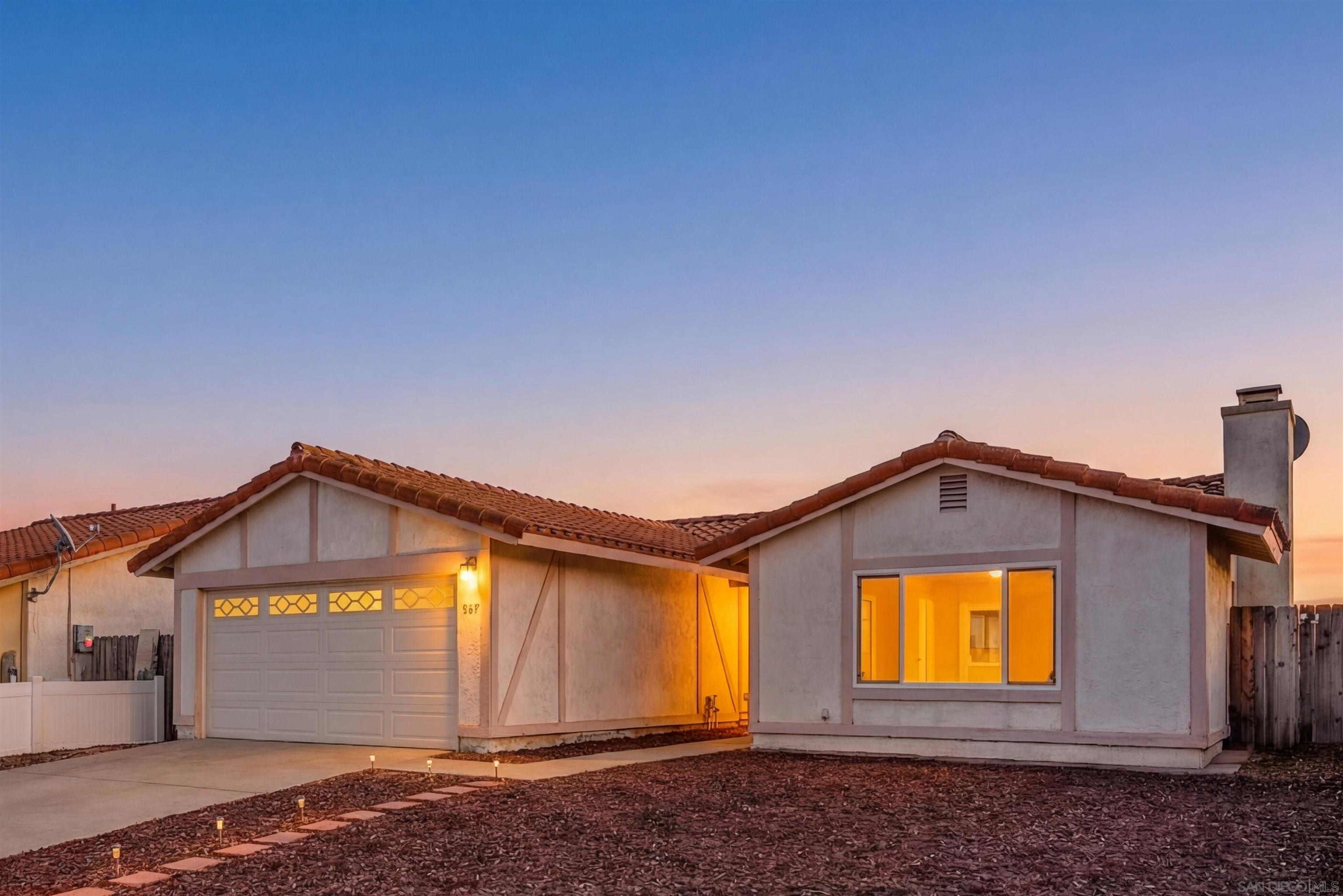 Detail Gallery Image 4 of 68 For 7427  Kamwood St, San Diego,  CA 92126 - 3 Beds | 2 Baths