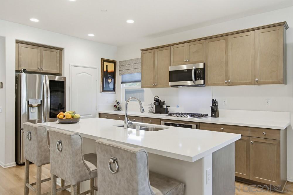 Detail Gallery Image 8 of 62 For 441  Ventasso Way, Fallbrook,  CA 92028 - 3 Beds | 3 Baths