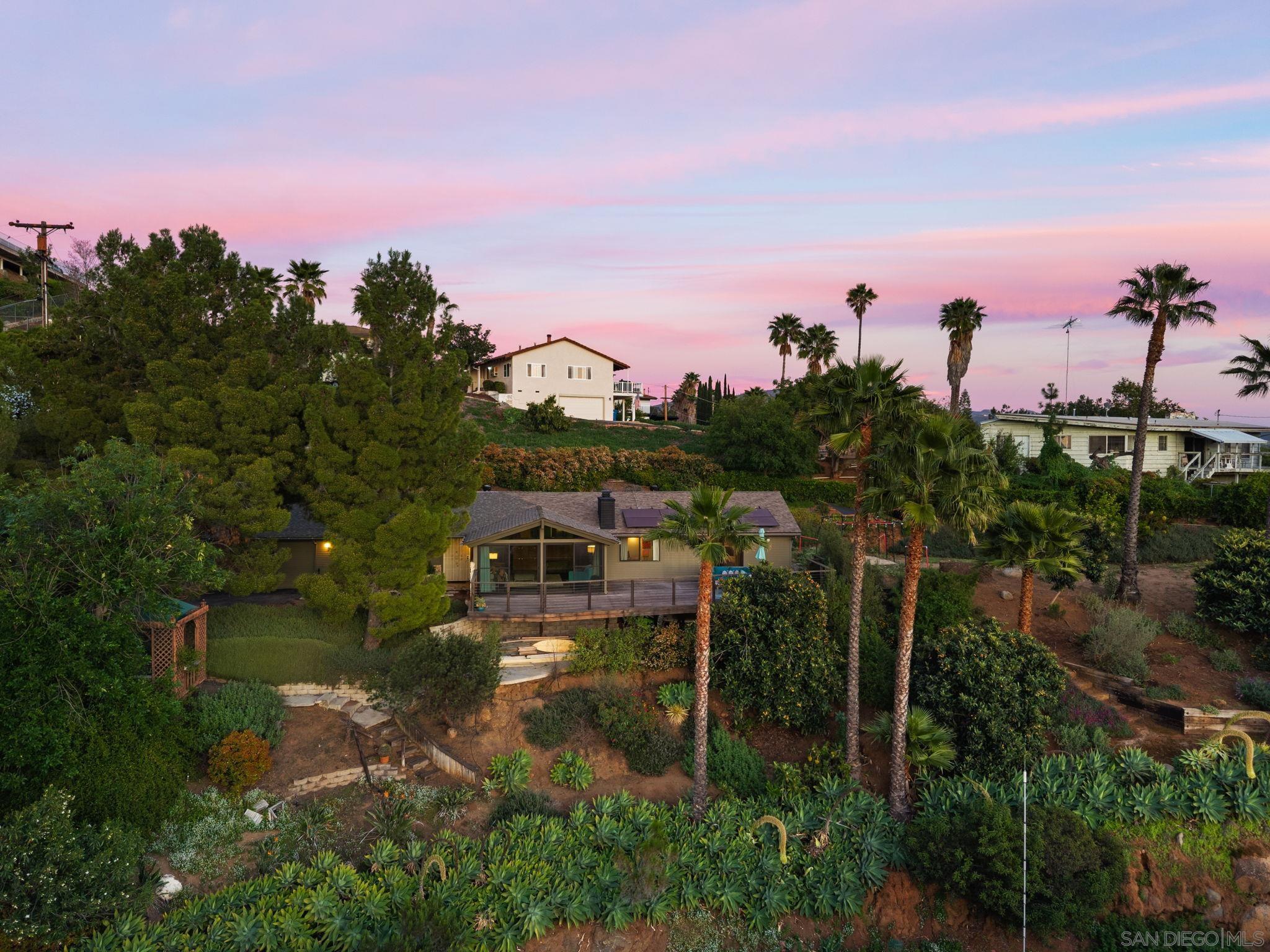 Detail Gallery Image 5 of 36 For 1560  Plantation Way, El Cajon,  CA 92019 - 4 Beds | 2 Baths