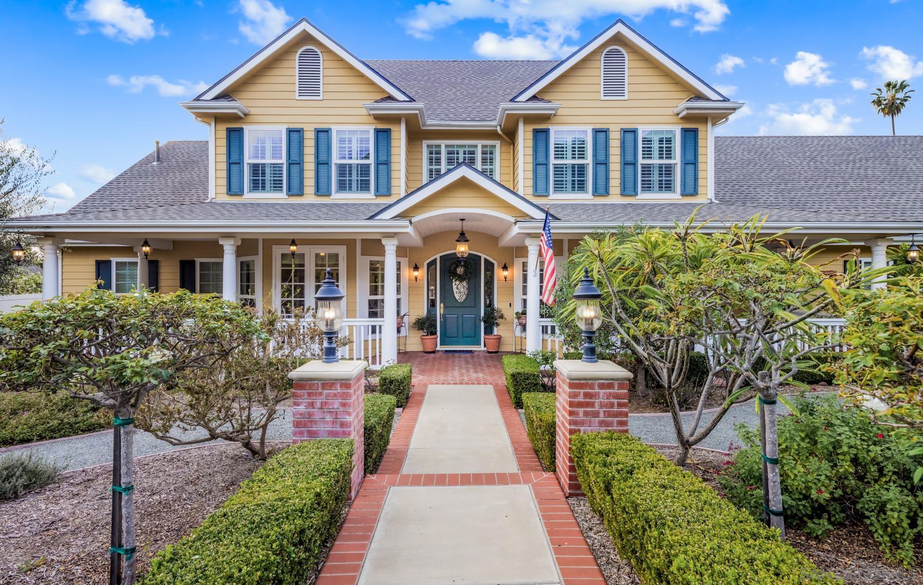 Detail Gallery Image 2 of 50 For 2035-41  Mango Glen, Vista,  CA 92084 - 6 Beds | 4/1 Baths