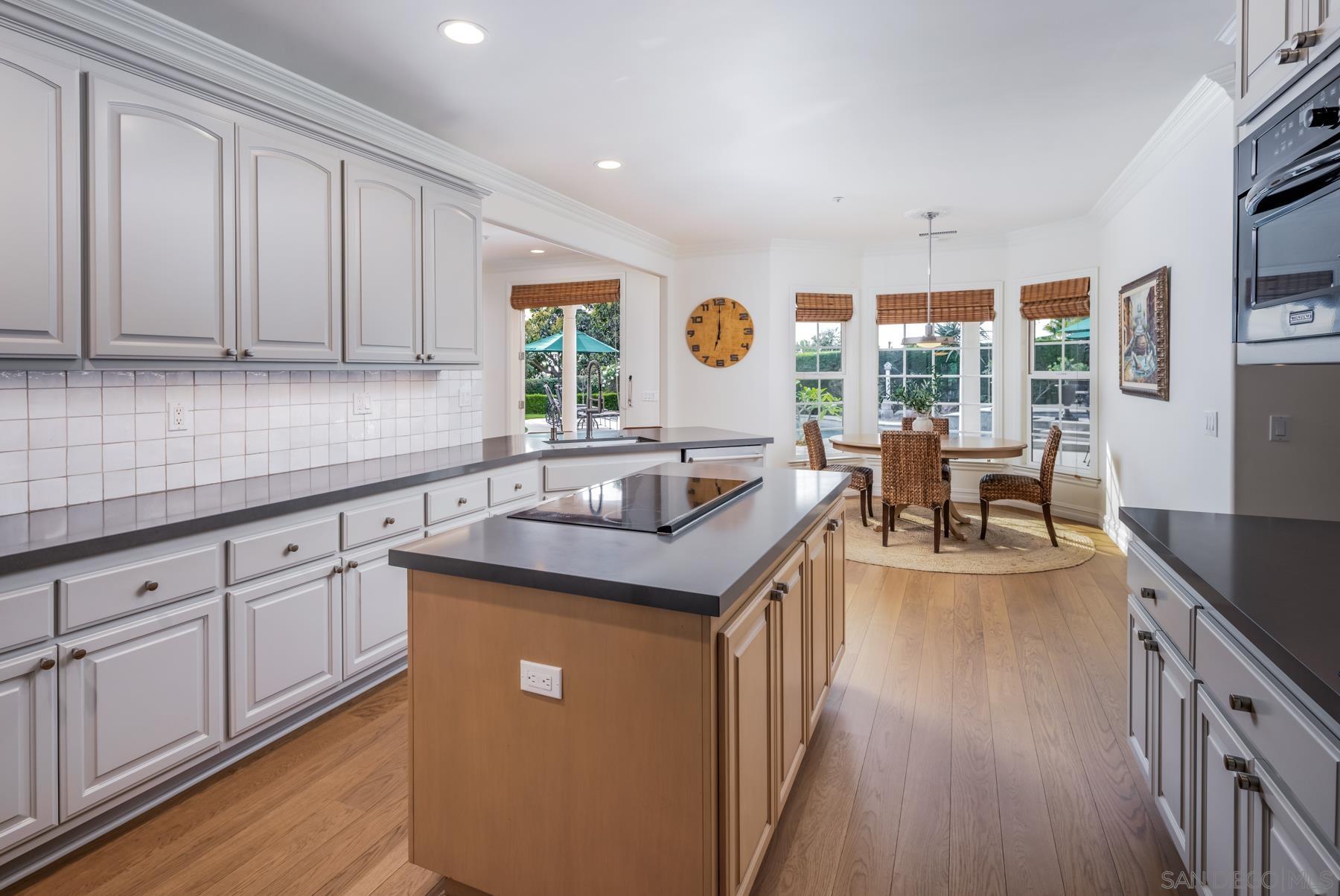 Detail Gallery Image 12 of 50 For 2035-41  Mango Glen, Vista,  CA 92084 - 6 Beds | 4/1 Baths