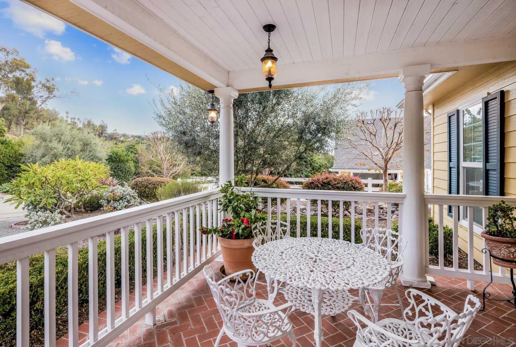 Detail Gallery Image 3 of 50 For 2035-41  Mango Glen, Vista,  CA 92084 - 6 Beds | 4/1 Baths