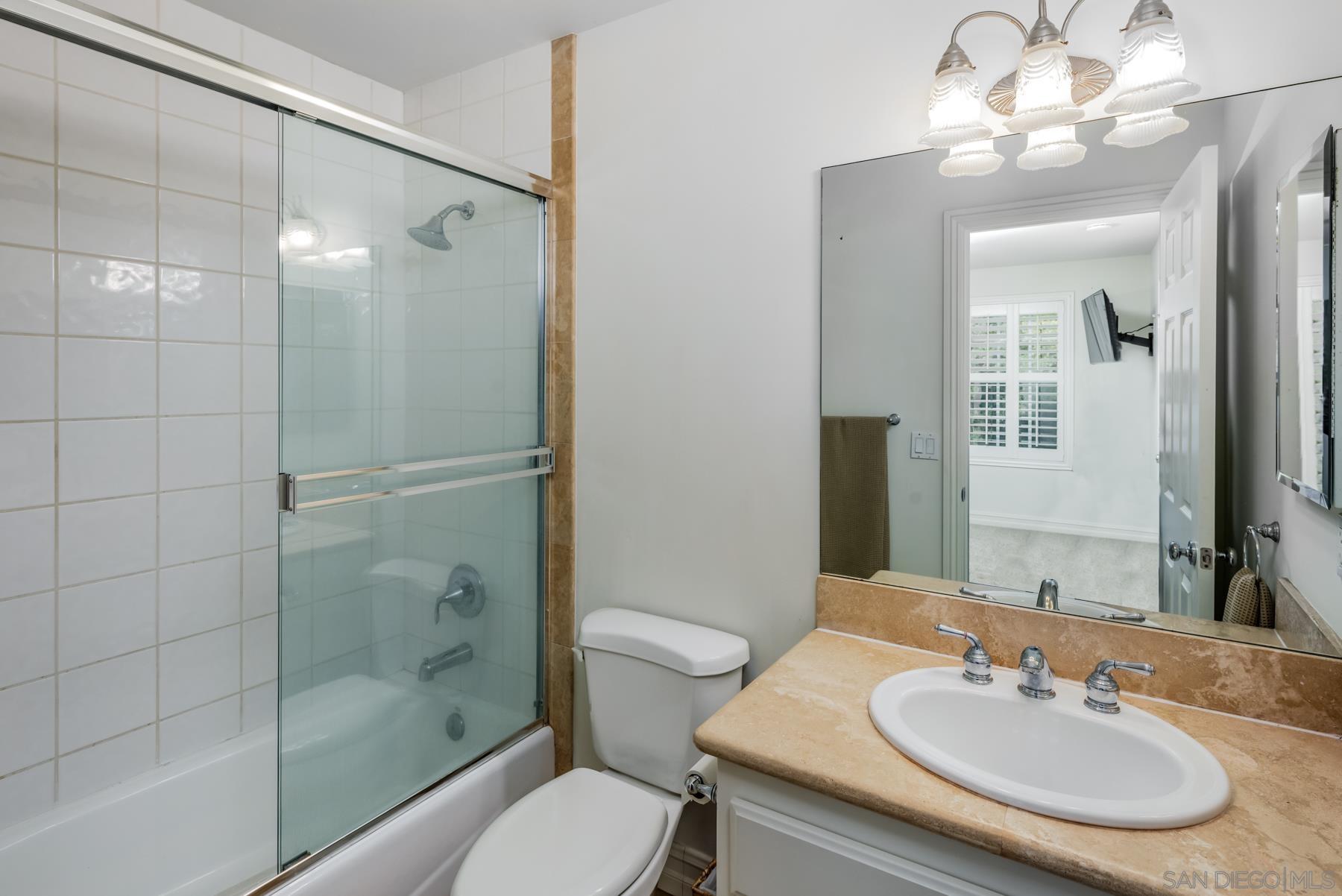 Detail Gallery Image 23 of 50 For 2035-41  Mango Glen, Vista,  CA 92084 - 6 Beds | 4/1 Baths