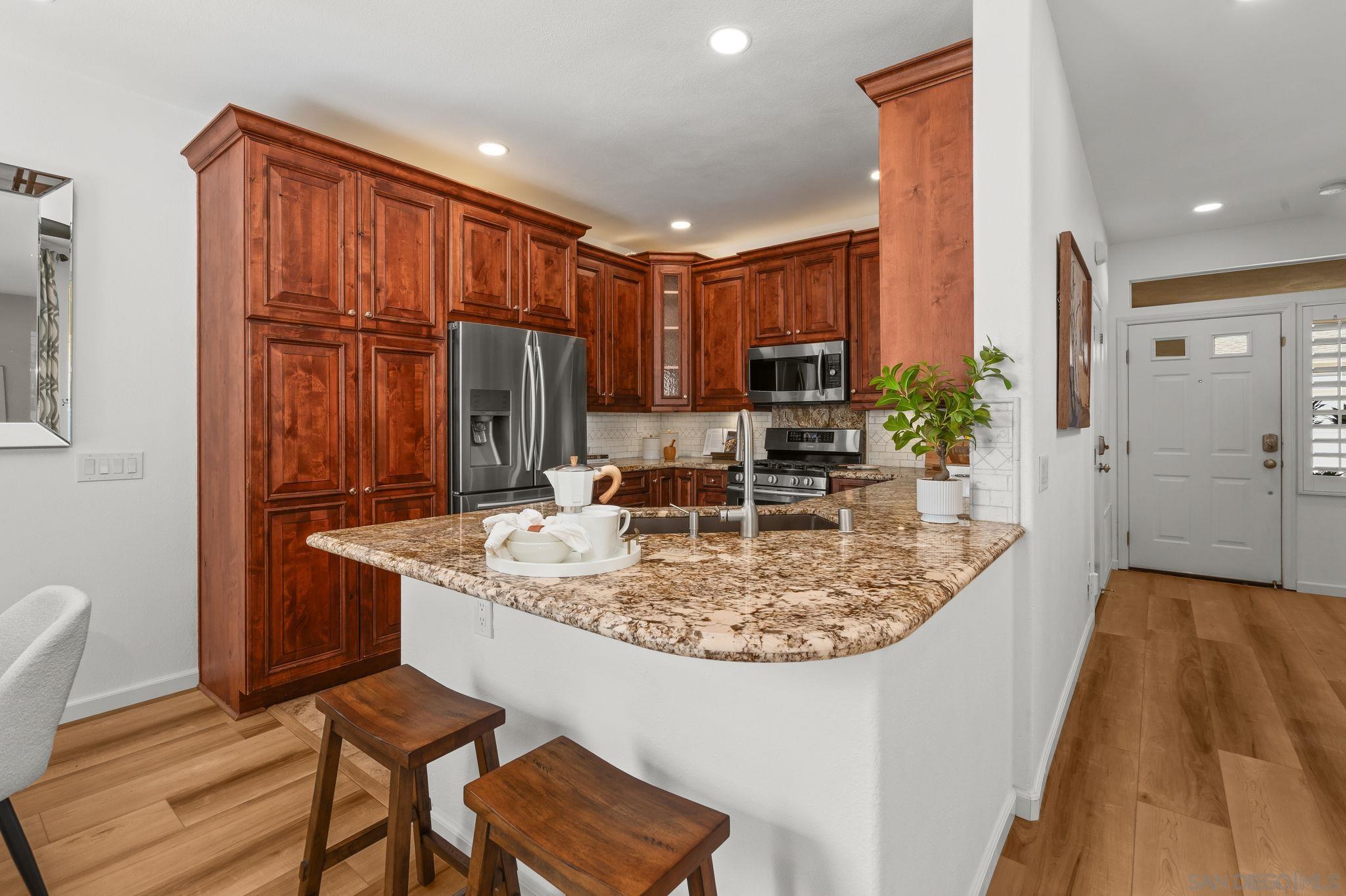 Detail Gallery Image 7 of 51 For 9715  Stonecrest Blvd, San Diego,  CA 92123 - 3 Beds | 2/1 Baths