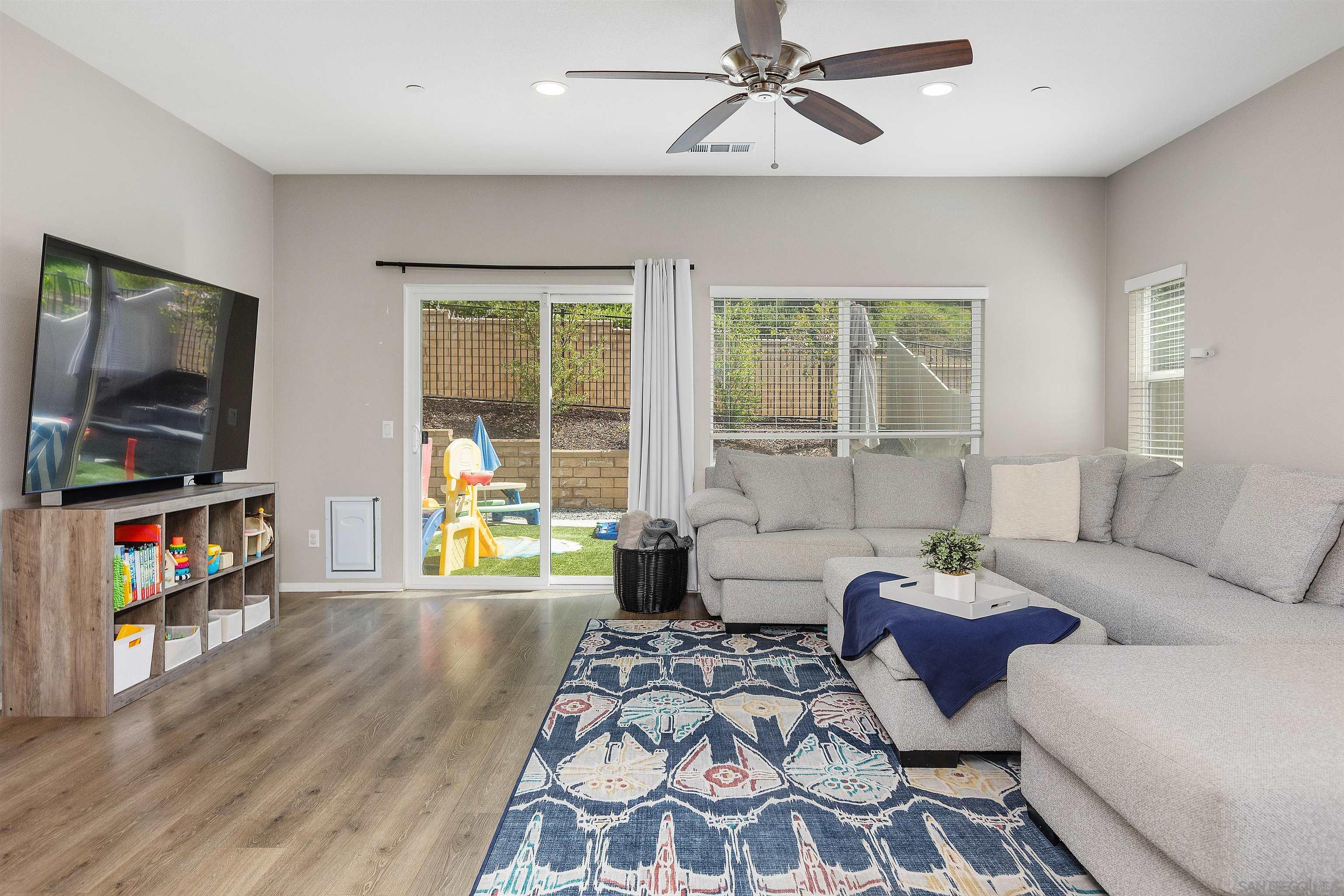 Detail Gallery Image 11 of 46 For 536  Ventasso Way, Fallbrook,  CA 92028 - 3 Beds | 3 Baths