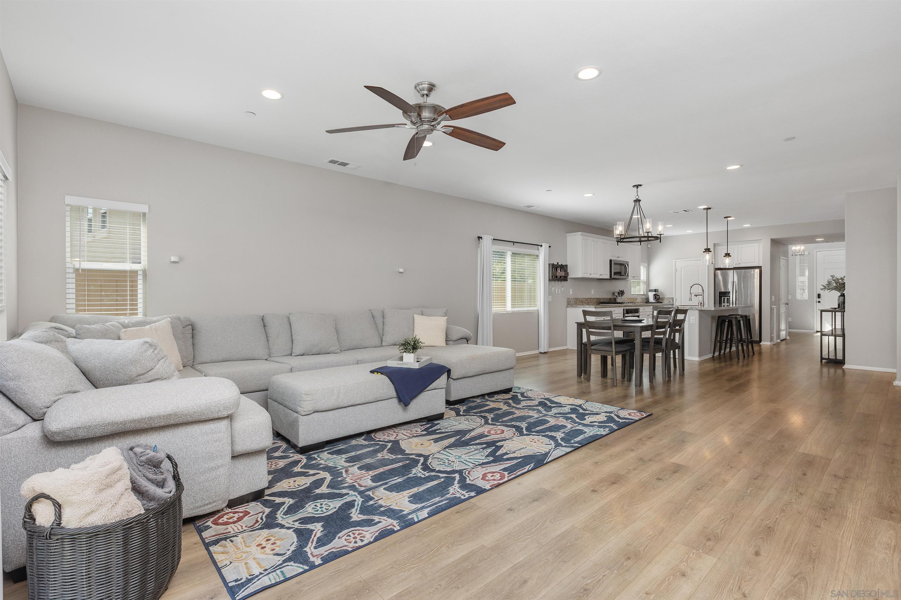 Detail Gallery Image 12 of 46 For 536  Ventasso Way, Fallbrook,  CA 92028 - 3 Beds | 3 Baths