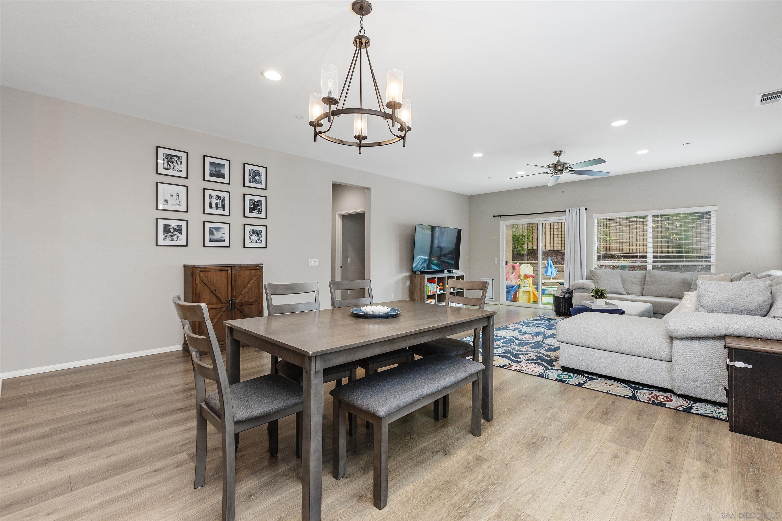 Detail Gallery Image 4 of 46 For 536  Ventasso Way, Fallbrook,  CA 92028 - 3 Beds | 3 Baths