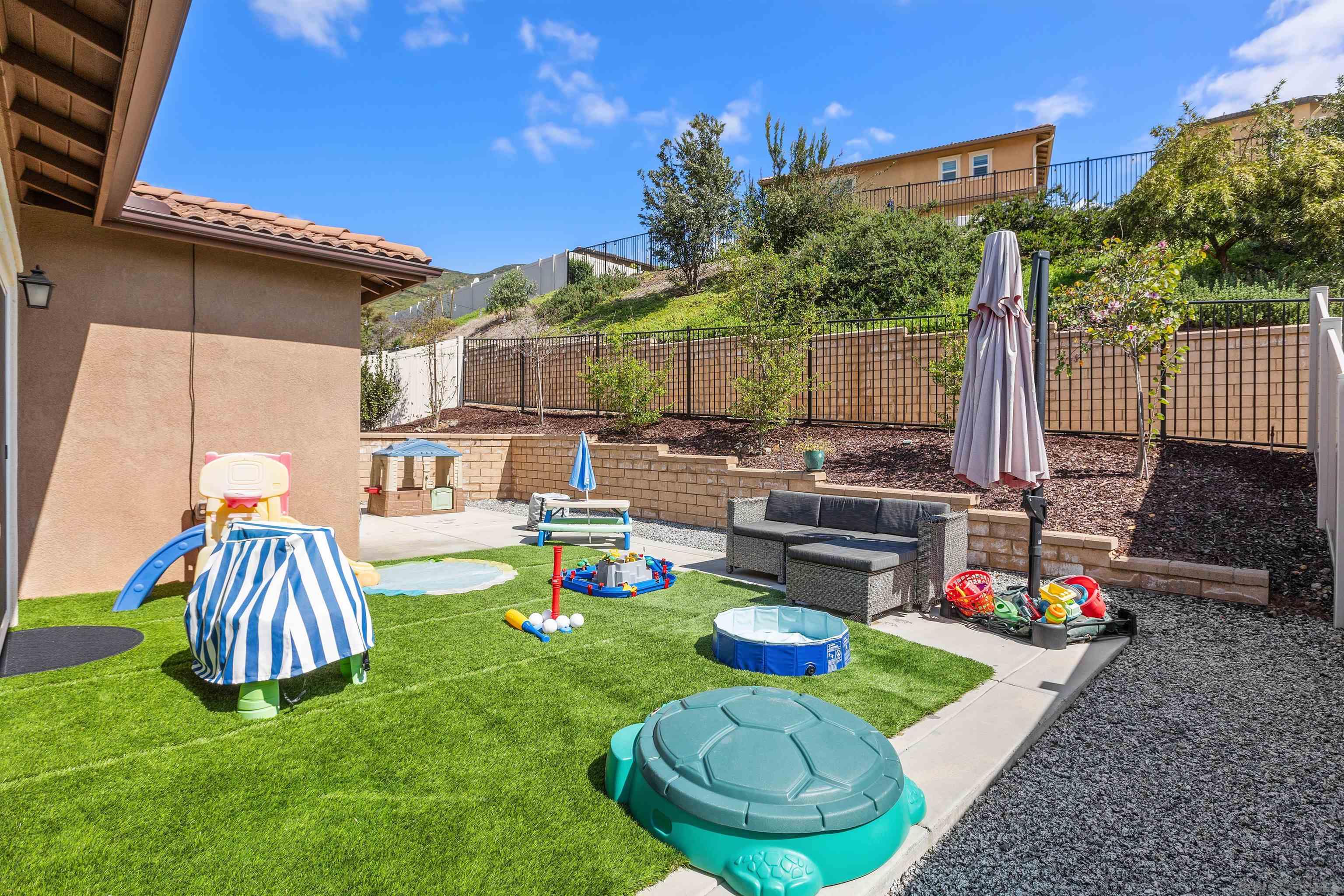 Detail Gallery Image 32 of 46 For 536  Ventasso Way, Fallbrook,  CA 92028 - 3 Beds | 3 Baths