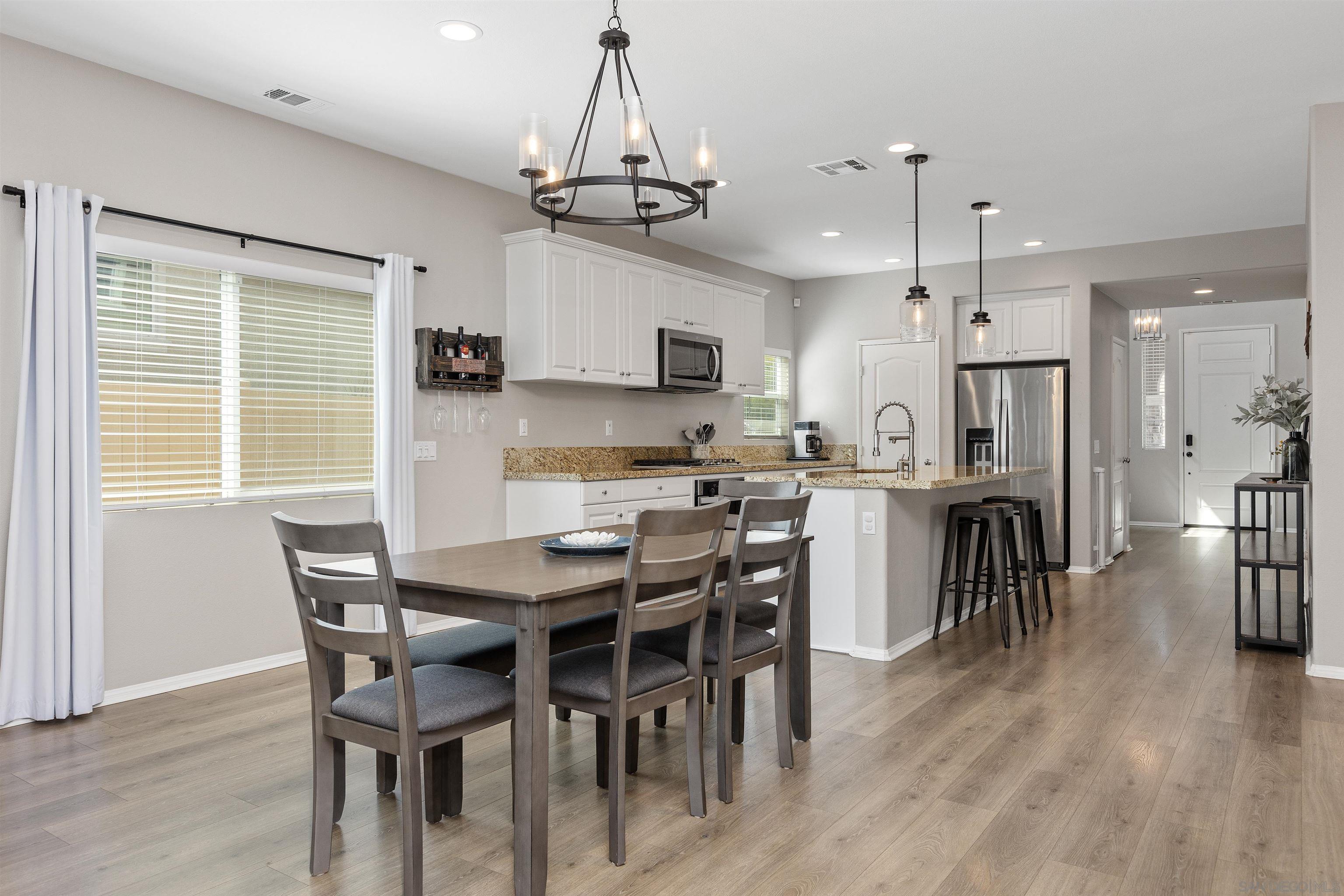 Detail Gallery Image 5 of 46 For 536  Ventasso Way, Fallbrook,  CA 92028 - 3 Beds | 3 Baths