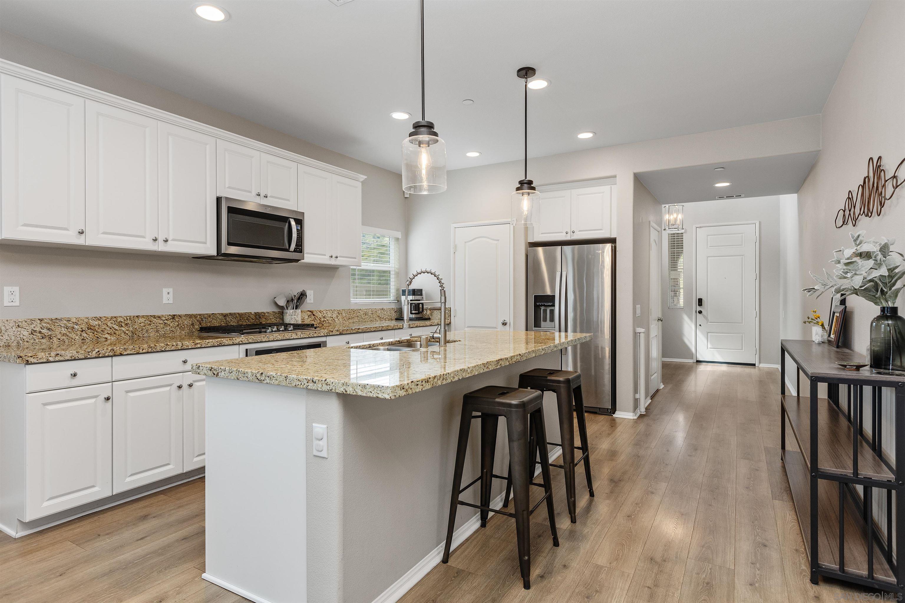 Detail Gallery Image 6 of 46 For 536  Ventasso Way, Fallbrook,  CA 92028 - 3 Beds | 3 Baths