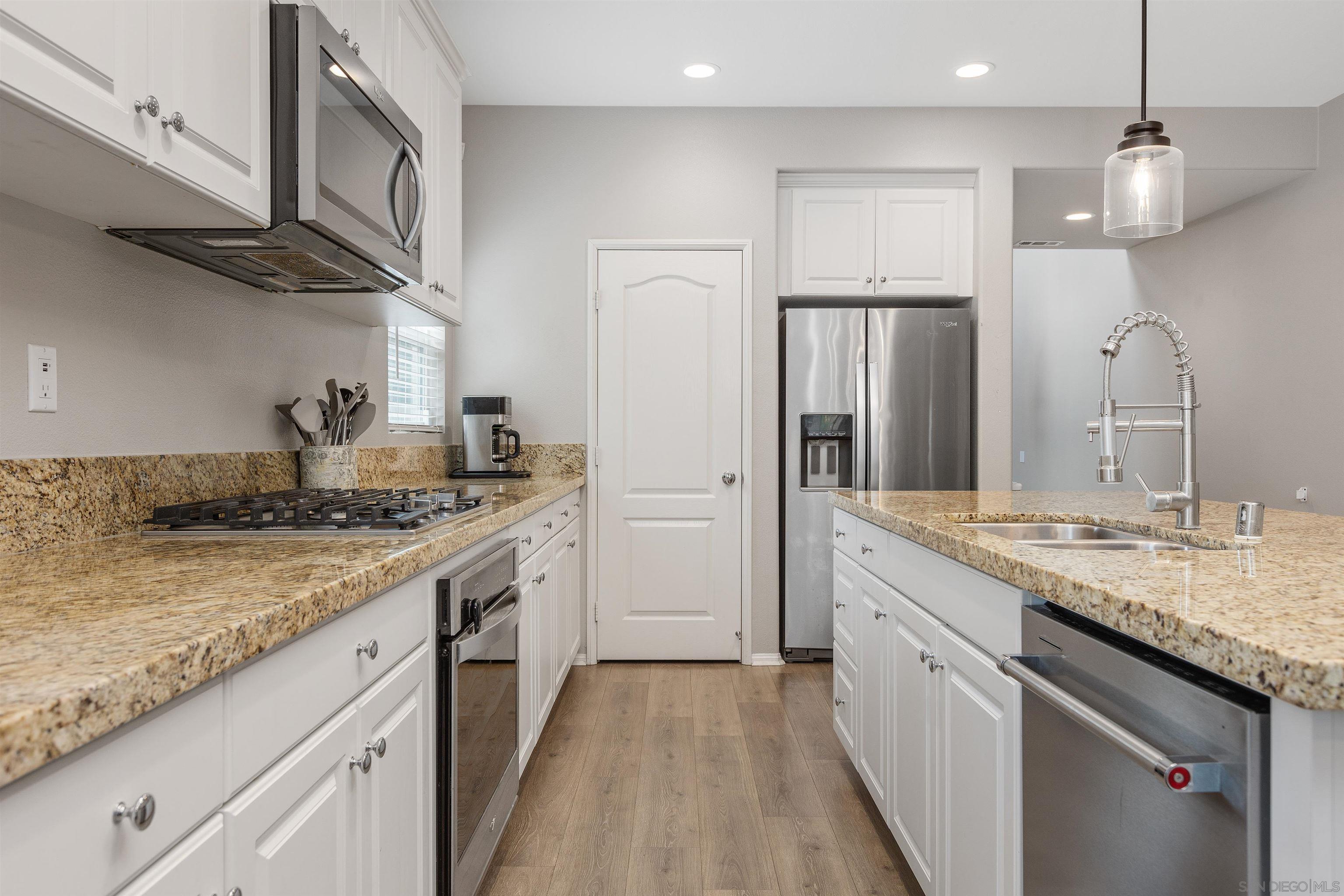 Detail Gallery Image 8 of 46 For 536  Ventasso Way, Fallbrook,  CA 92028 - 3 Beds | 3 Baths