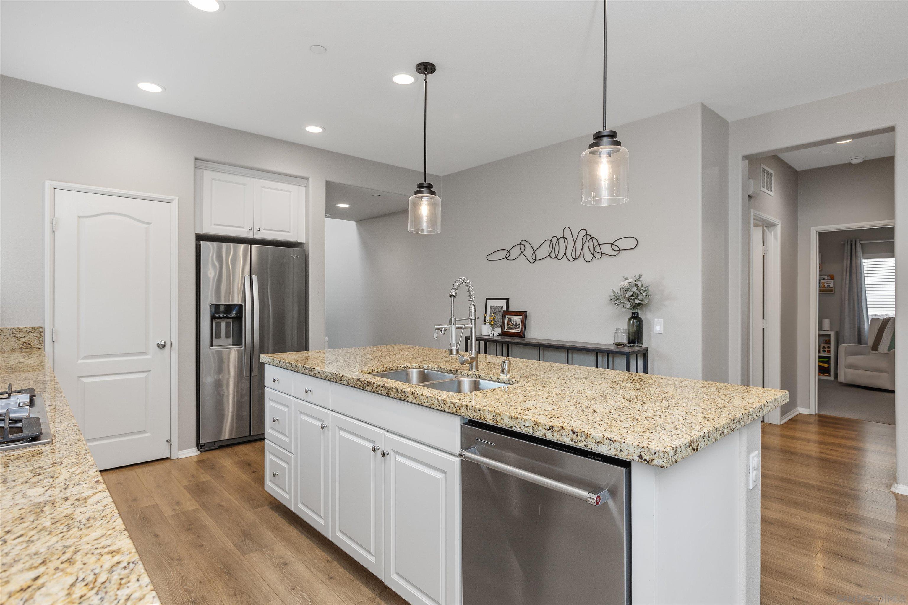 Detail Gallery Image 9 of 46 For 536  Ventasso Way, Fallbrook,  CA 92028 - 3 Beds | 3 Baths