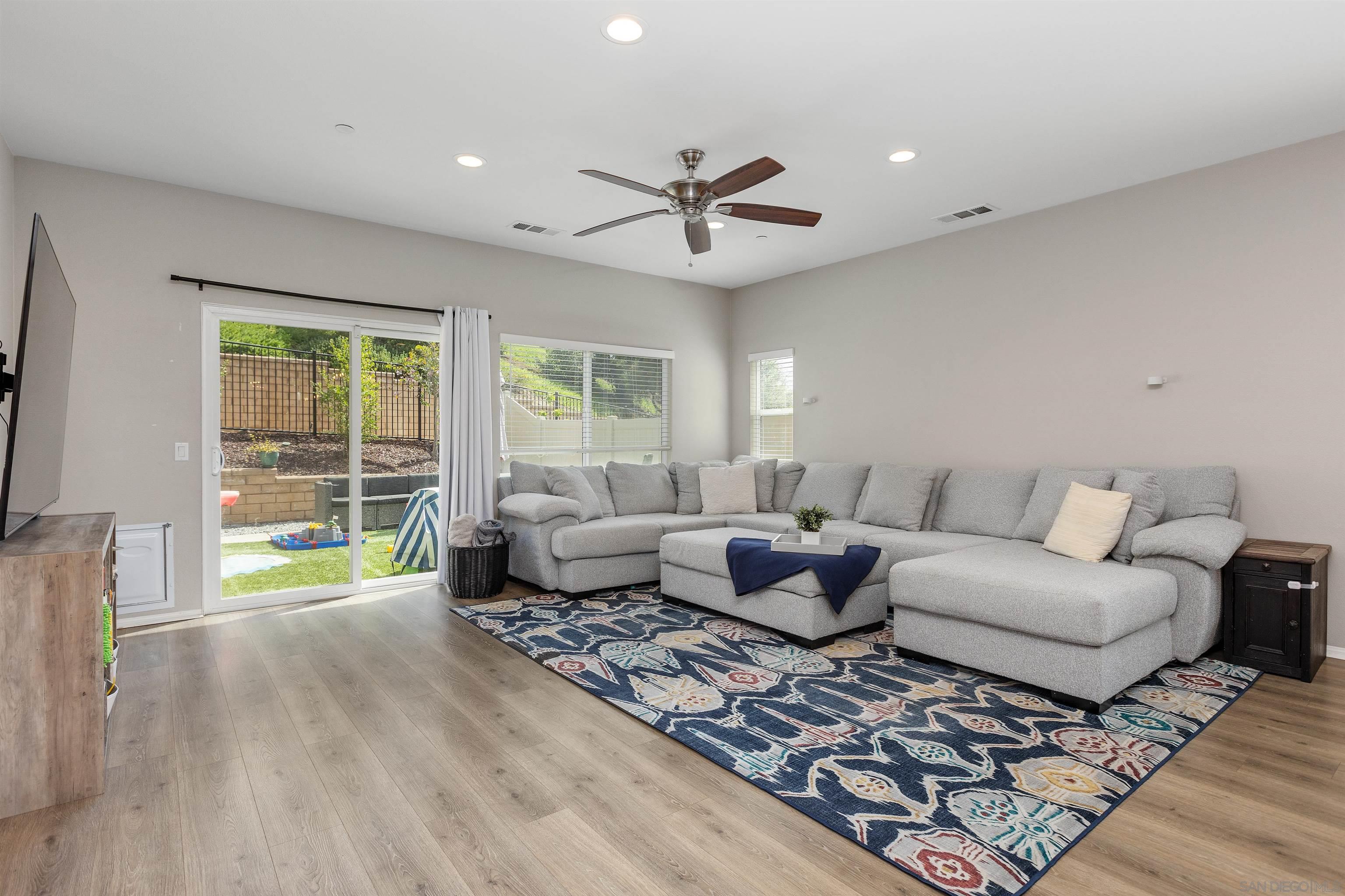 Detail Gallery Image 10 of 46 For 536  Ventasso Way, Fallbrook,  CA 92028 - 3 Beds | 3 Baths