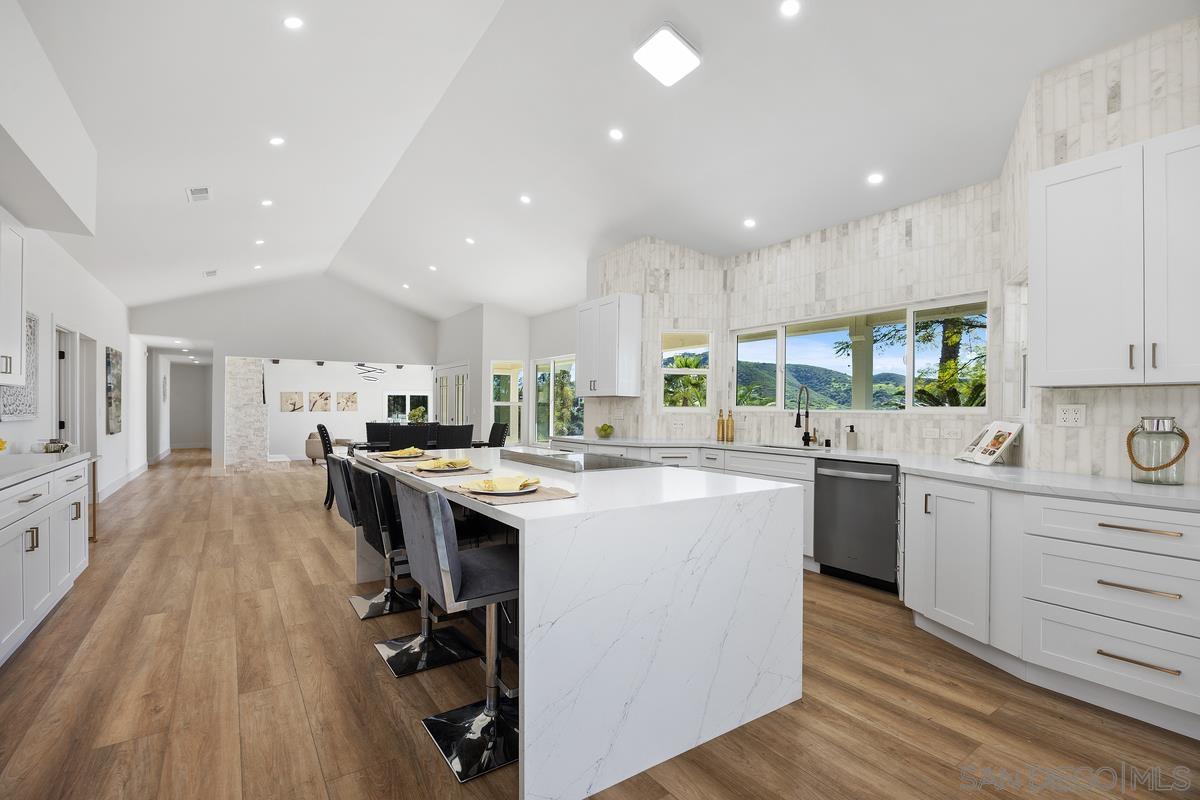 Detail Gallery Image 13 of 56 For 1112  Starview Dr, Vista,  CA 92084 - 7 Beds | 4/1 Baths