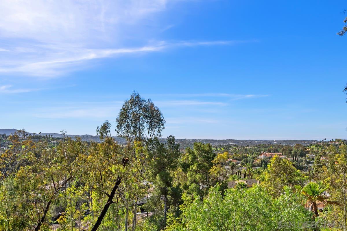 Detail Gallery Image 4 of 56 For 1112  Starview Dr, Vista,  CA 92084 - 7 Beds | 4/1 Baths