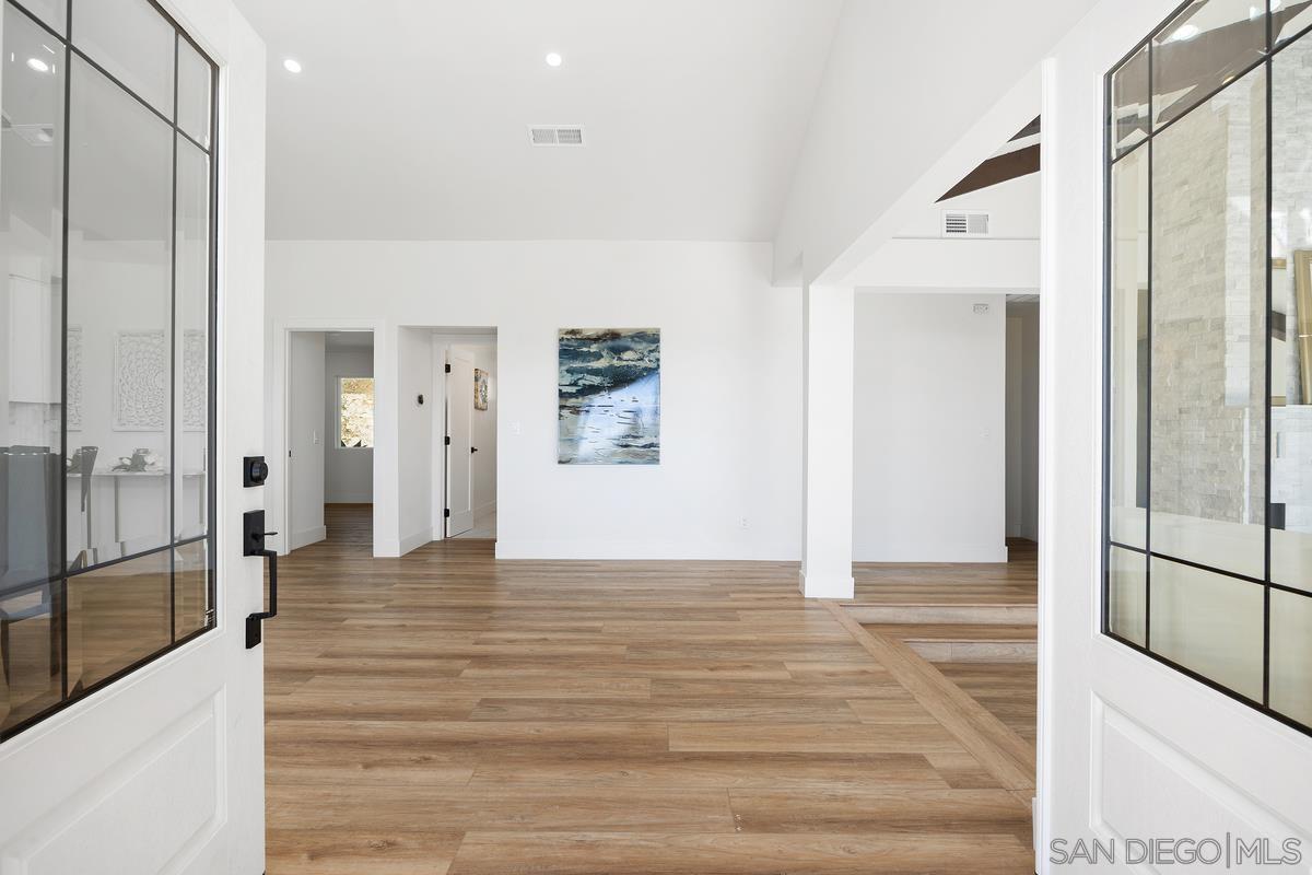 Detail Gallery Image 6 of 56 For 1112  Starview Dr, Vista,  CA 92084 - 7 Beds | 4/1 Baths